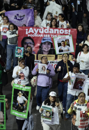 Familias de desaparecidos en México desafían cerco del Mundial a horas de la inauguración