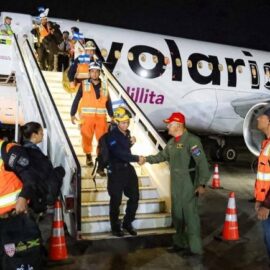Llegan a Venezuela brigadas internacionales de rescate tras los terremotos
