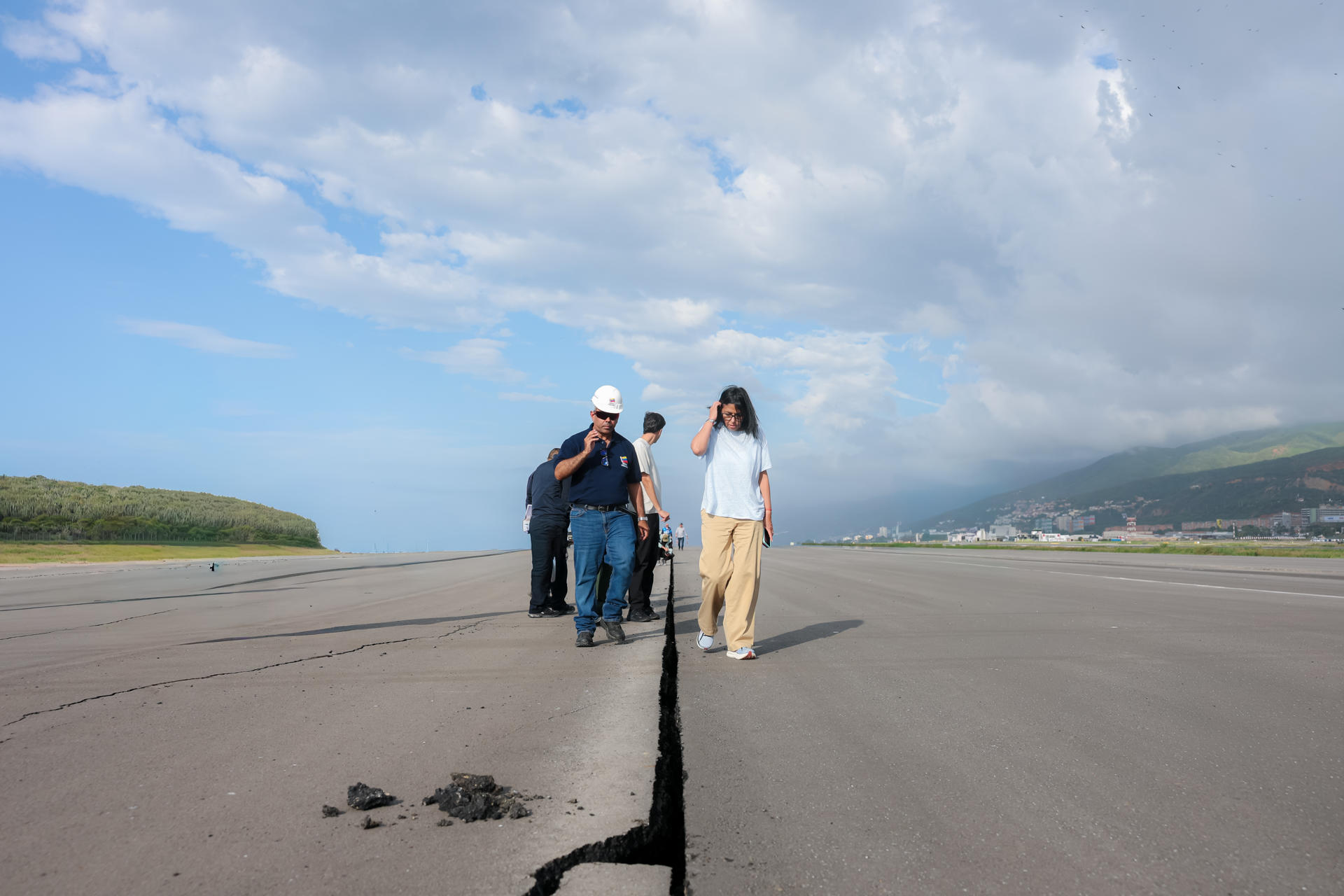 Venezuela prevé retomar vuelos internacionales en pista paralela del principal aeropuerto
