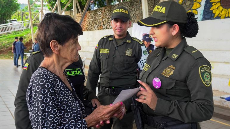 Conozca cómo denunciar un caso de violencia basada en género ante la patrulla púrpura