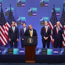 Trump amenaza con una respuesta "mucho peor" si Irán vuelve a atacar barcos en Ormuz