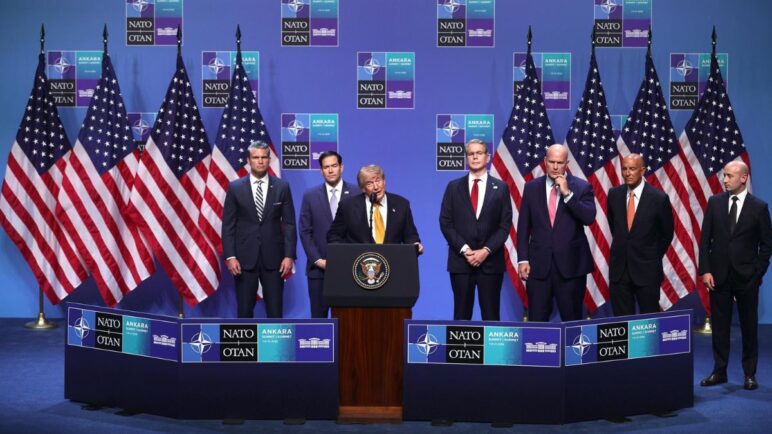Trump amenaza con una respuesta "mucho peor" si Irán vuelve a atacar barcos en Ormuz