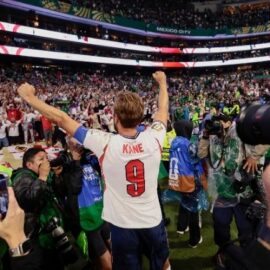 Kane: "Fue un partido de locos, encontramos la forma de ganar con todo en contra"