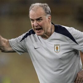 Video | Así fue la despedida de Bielsa de la Selección de Uruguay: polémico y directo