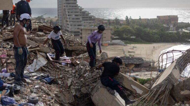 Aumenta a 3.811 la cifra de muertos por los terremotos en Venezuela