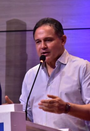 El uribista Honorio Henríquez presidirá Senado de Colombia tras lograr apoyo del petrismo