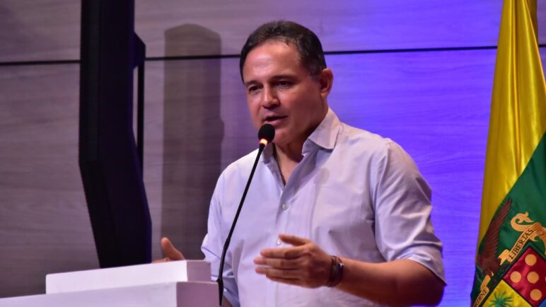 El uribista Honorio Henríquez presidirá Senado de Colombia tras lograr apoyo del petrismo