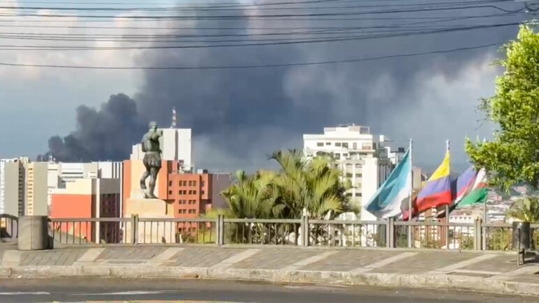 Movilidad confirma desvíos por gran incendio en el norte de Cali