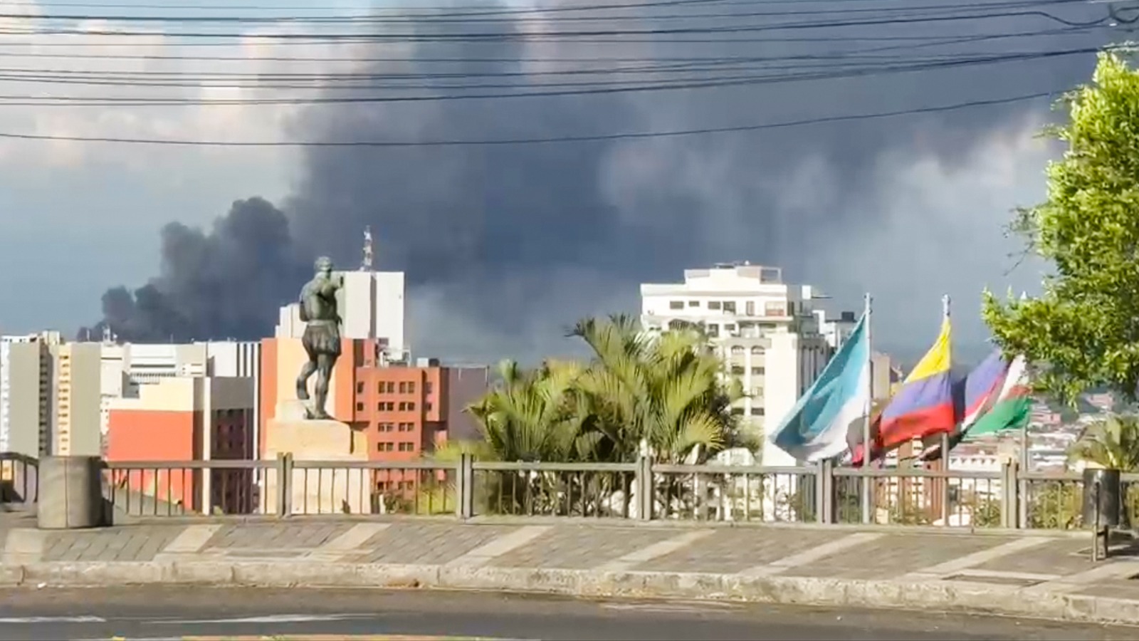 Movilidad confirma desvíos por gran incendio en el norte de Cali