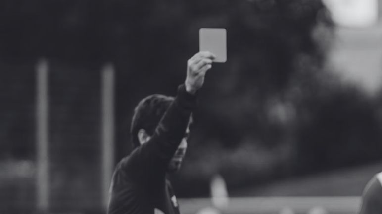 Luto en el fútbol: Fallece árbitro apartado del Mundial por investigación policial
