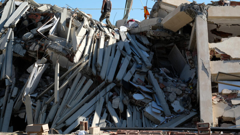 Asciende a 3.685 la cifra de muertos por terremotos en Venezuela