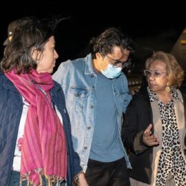 El activista Beto Coral llega a Colombia deportado de EEUU un mes después de su detención