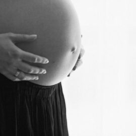 Fiscalía investiga la muerte de joven embarazada de ocho meses hallada en zona rural de Cali
