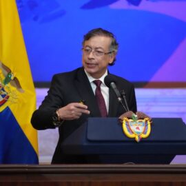 Petro declara desastre nacional por Fenómeno del Niño; reasigna  billones para atender emergencia