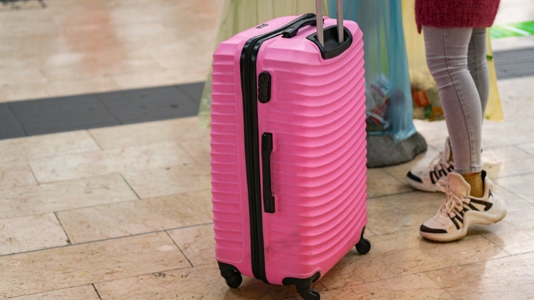 ¿Va a viajar con un menor de edad? Estos son los documentos obligatorios para salir de Colombia