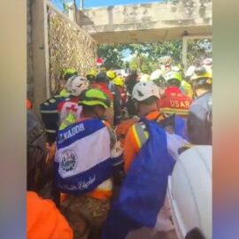 Rescatan con vida a hombre que permaneció más de siete días bajo los escombros en Venezuela