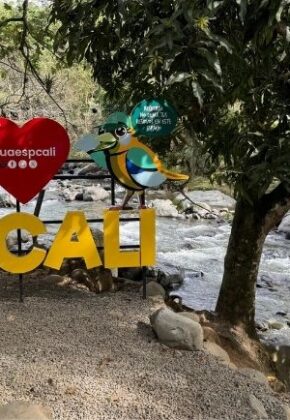 Calor dispara visitas al río Cali y residentes denuncian caos por movilidad y basuras